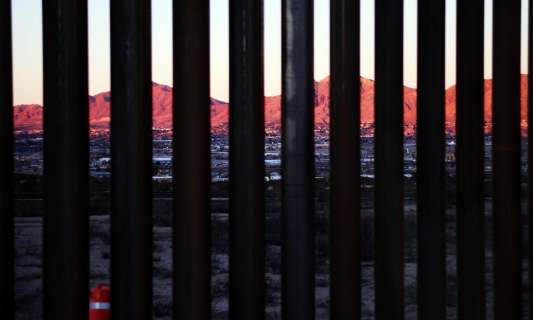 Biden ukinuo finansniranje izgradnje zida na granici s Meksikom