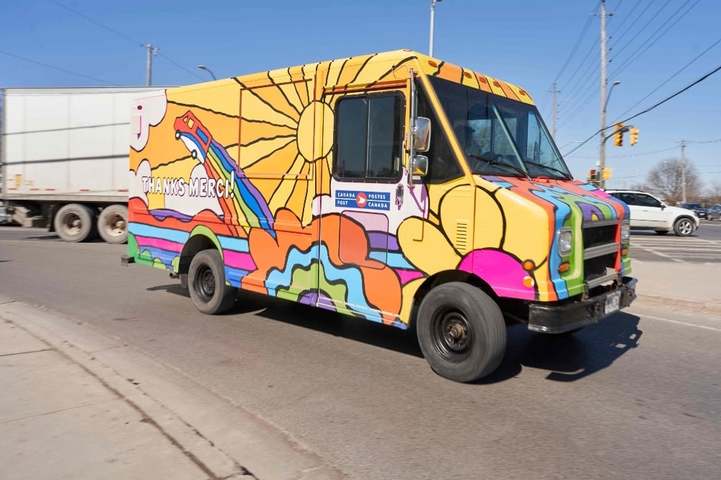 U Kanadi poštanski kamioneti u veselim bojama protiv sumornosti epidemije