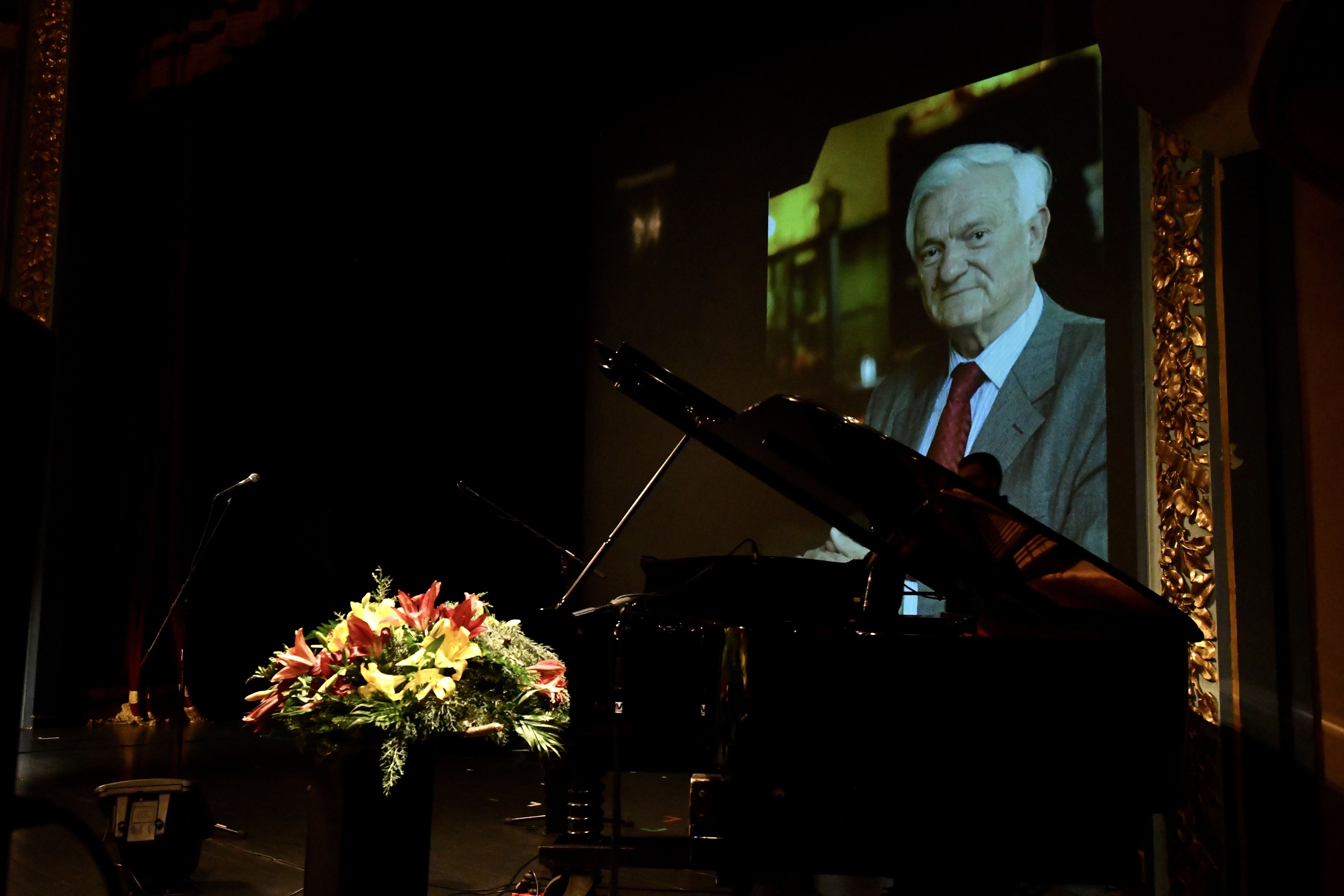 Komemoracija Jovanu Divjaku: "Dosljedan, hrabar i ponosan"