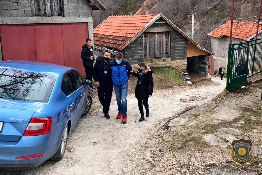 20-godišnjak uhapšen jer je od djevojčica tražio eksplicitne slike