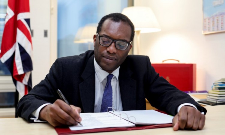 Kwarteng: Britanija nema viška vakcina za druge zemlje