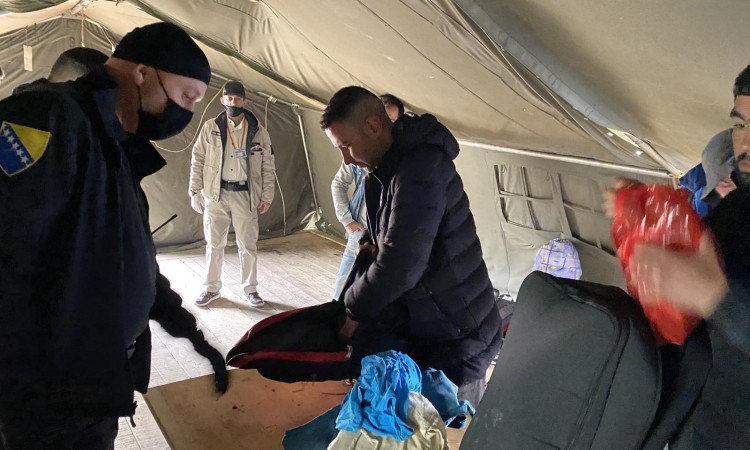 U sklopu operativnih aktivnosti 83 migranta izmještena u kamp Lipa