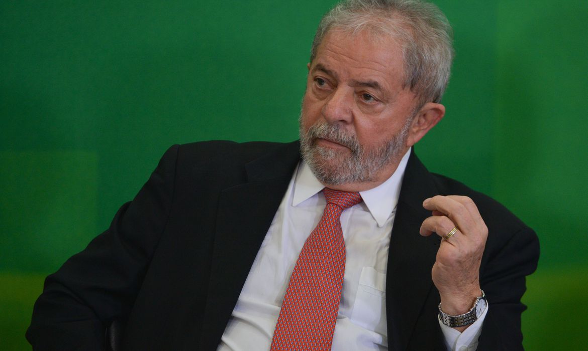 Bivši lijevi brazilski predsjednik Lula nadmoćno vodi nad desnim Bolsonarom