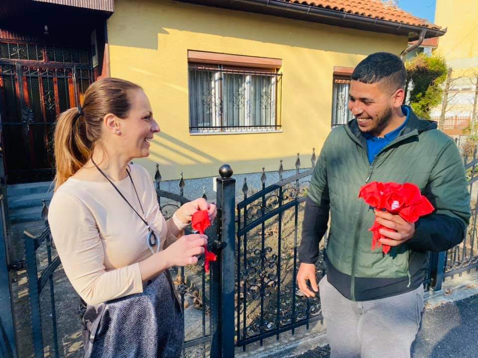 Migranti ručno pravljenim poklonima iznenadili građanke Tuzle