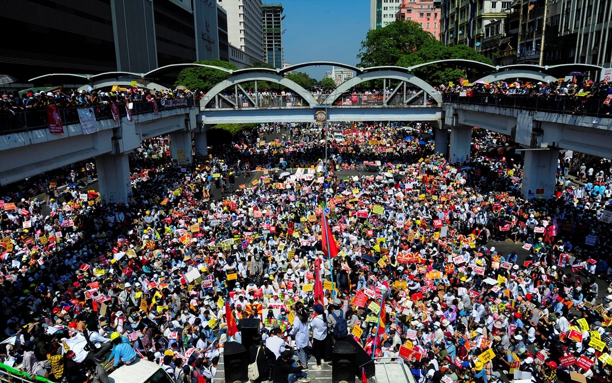 Demonstranti u Mijanmaru blokiraju saobraćaj