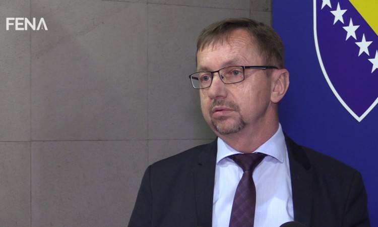 Povratak učenika u škole u ZDK zavisi od razvoja epidemiološke situacije