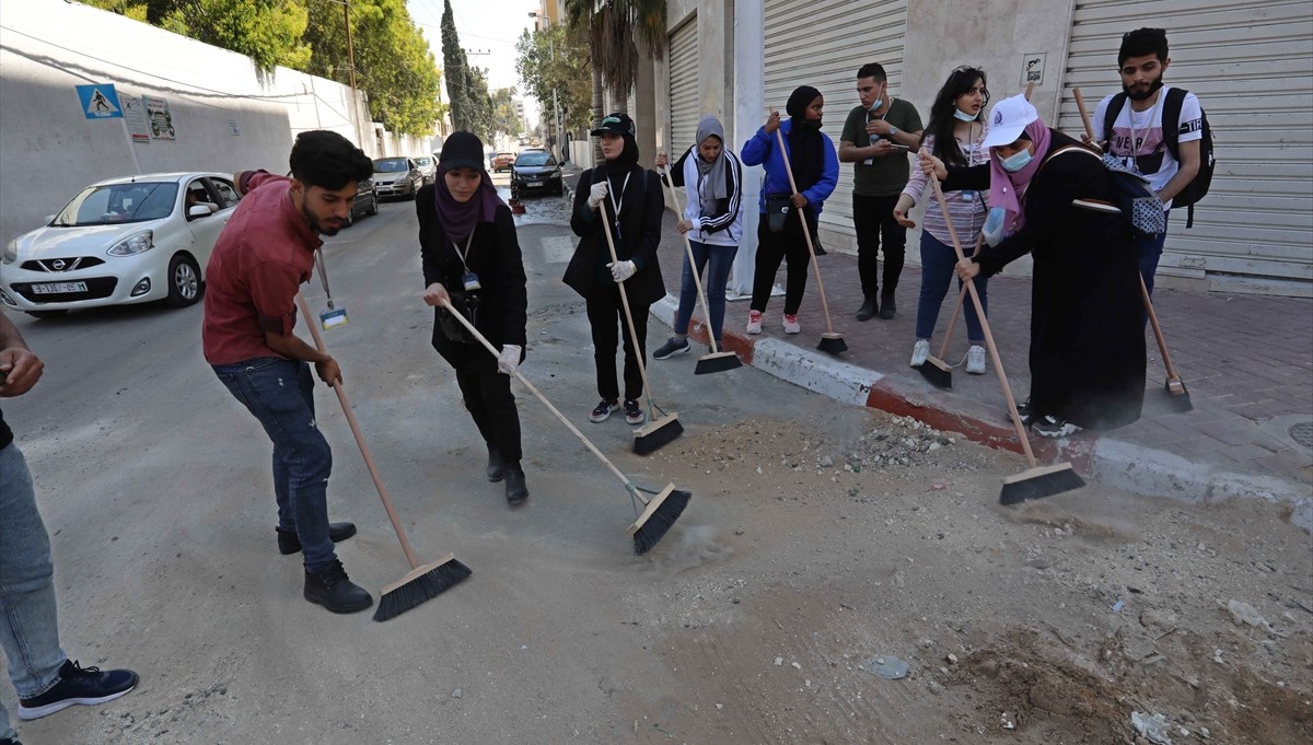 Akcija "Obnovit ćemo Gazu": Mladi čiste ulice i uklanjaju ruševine