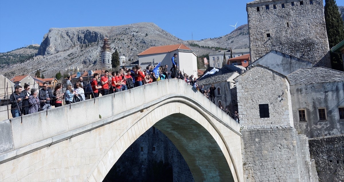 Skok sa mosta simbolično predstavlja slobodu i nezavisnost