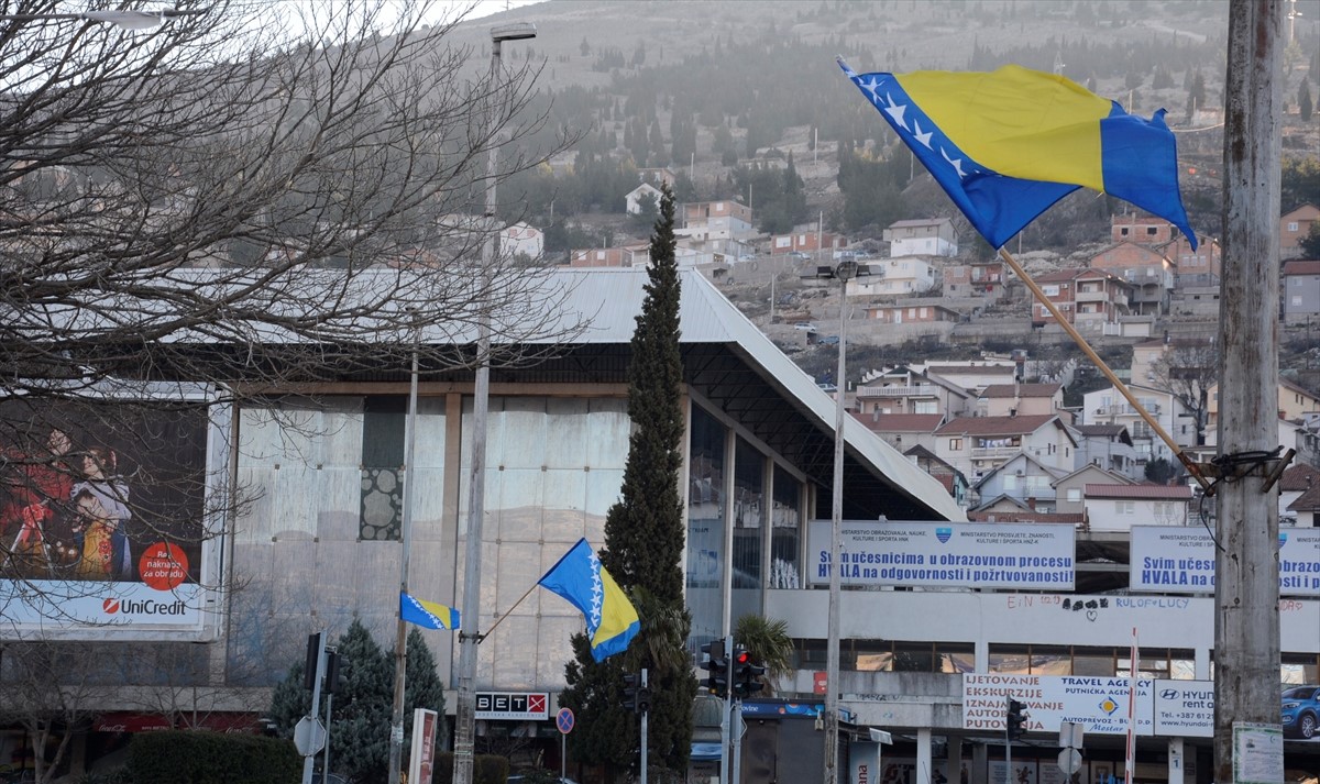Stotine zastava na ulicama Mostara i niz sadržaja povodom Dana nezavisnosti BiH