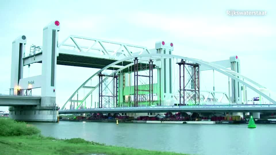 Holanđani most dug 200 metara prebacuju s kraja na kraj Rotterdama