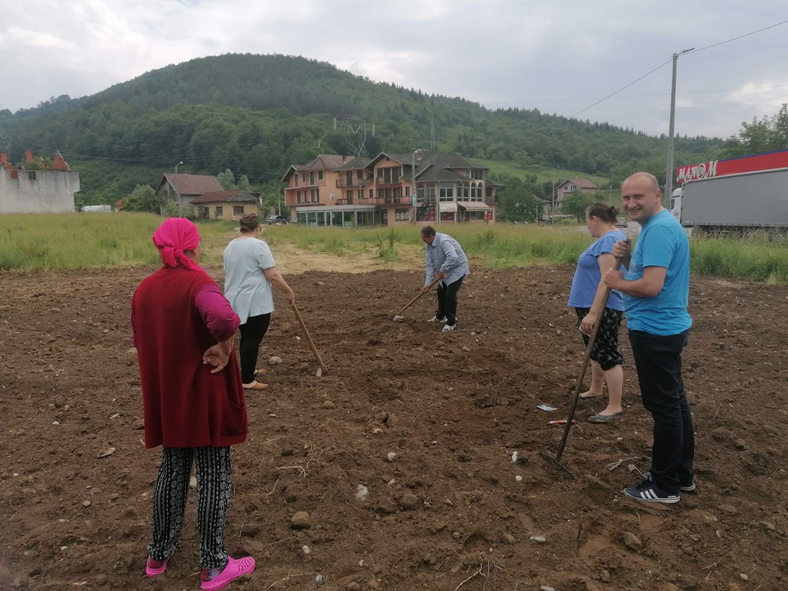 Još jedna želja nane Fate: Zasađeno cvijeće na mjestu gdje je bila crkva