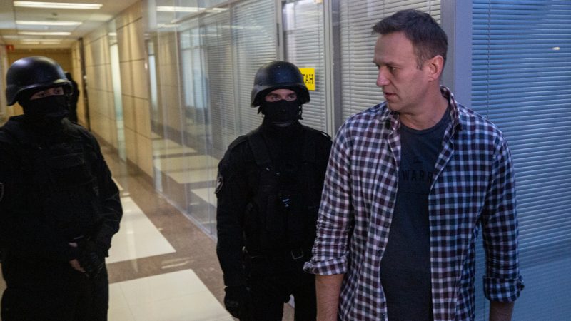 Navaljni dobio ultimatum: Povratak ili zatvor