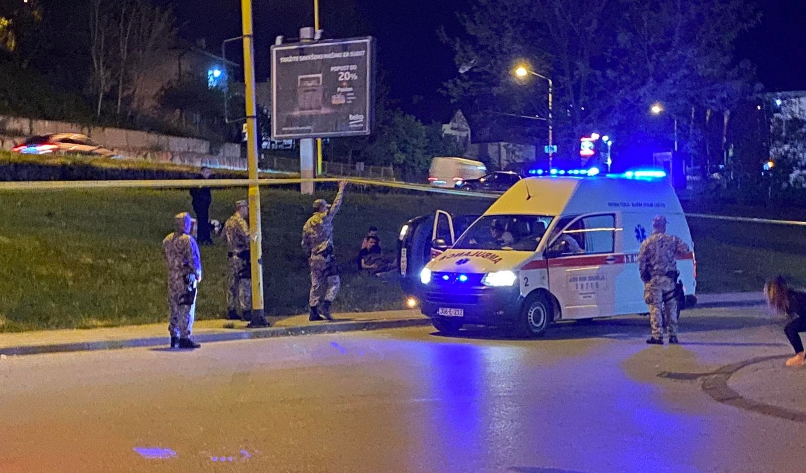 U saobraćajnoj nesreći u Tuzli smrtno stradao mladić, dvije osobe povrijeđene