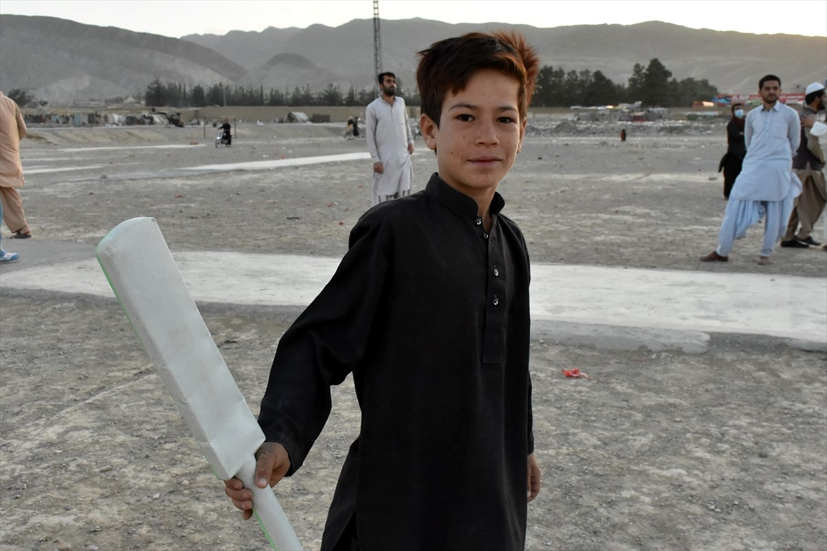 Mladi u Pakistanu vrijeme u ramazanu provode igrajući kriket