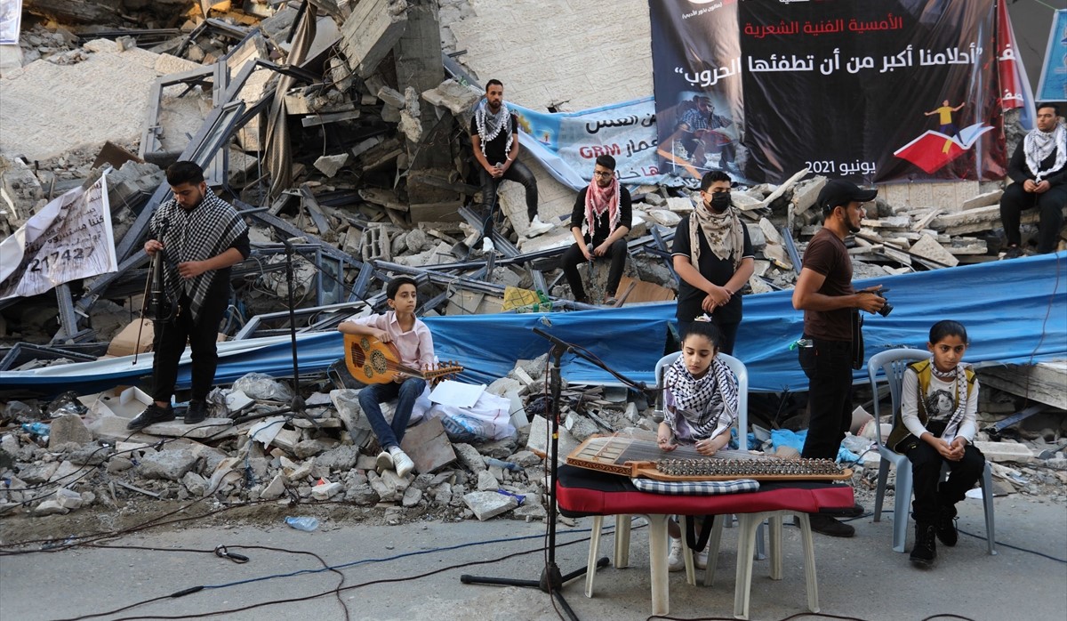 Palestinski muzičari održali koncert na ruševinama višespratnice uništene u izraelskim napadima