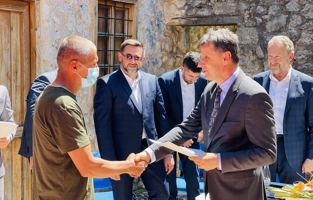 Osam povratničkih porodica u Stocu dobilo građevinski materijal za rekonstrukciju kuća