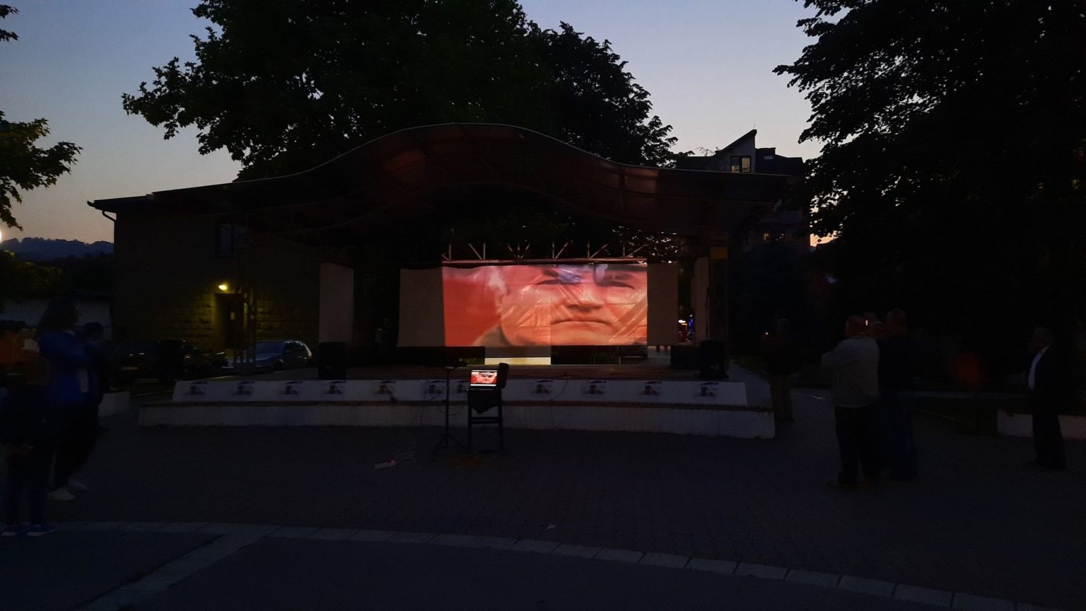 U Bratuncu održana sramna projekcija filma u čast Ratka Mladića