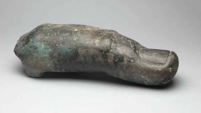 Pariski Luovre predao rimskom muzeju prst statue cara Konstantina