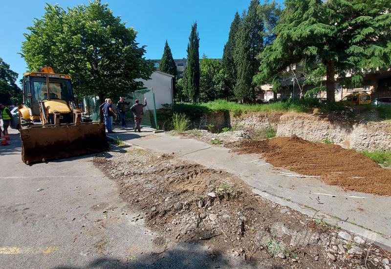 Zatrpana bespravno iskopana rupa u Mostaru