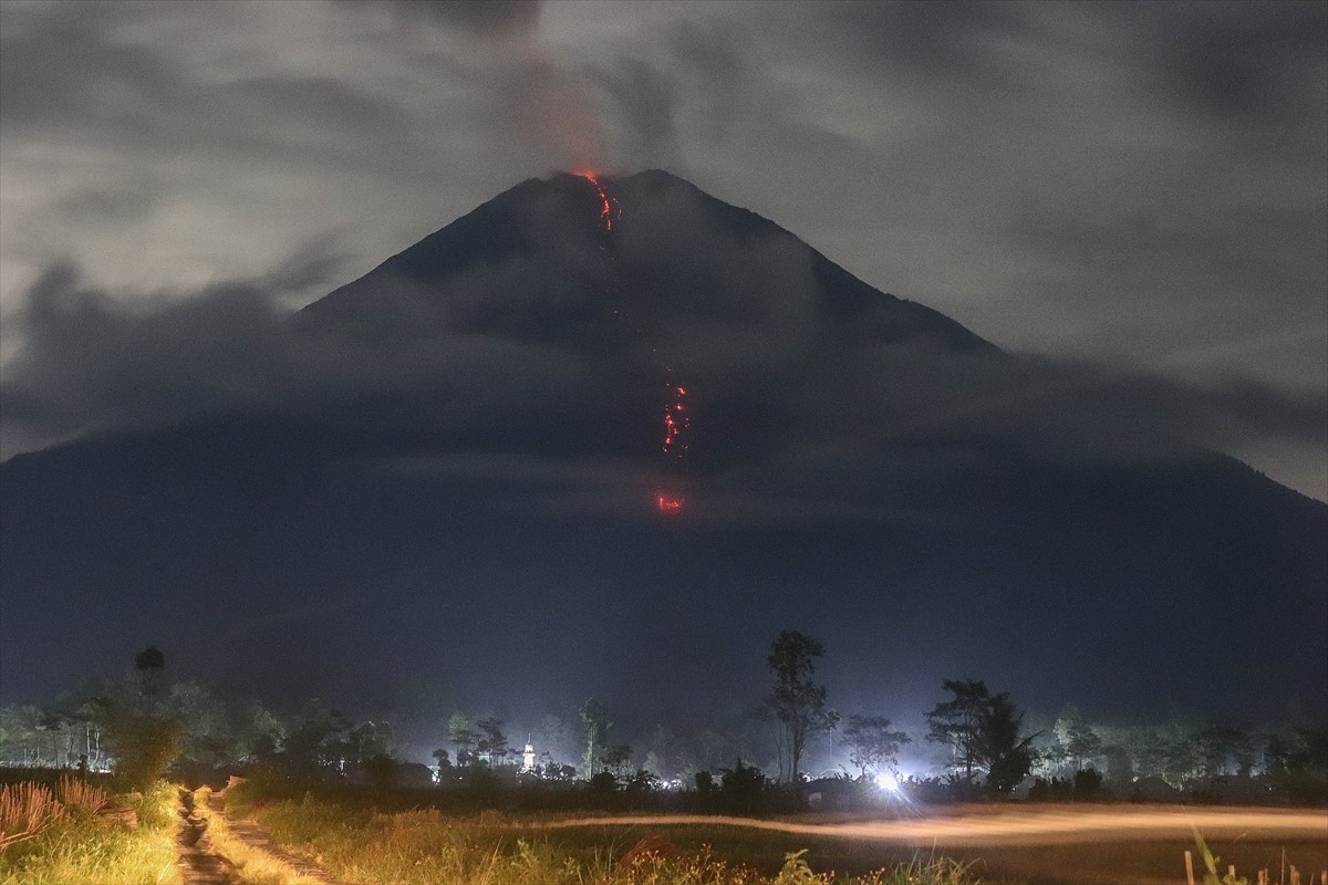 Eruptirao vulkan Semeru u Indoneziji