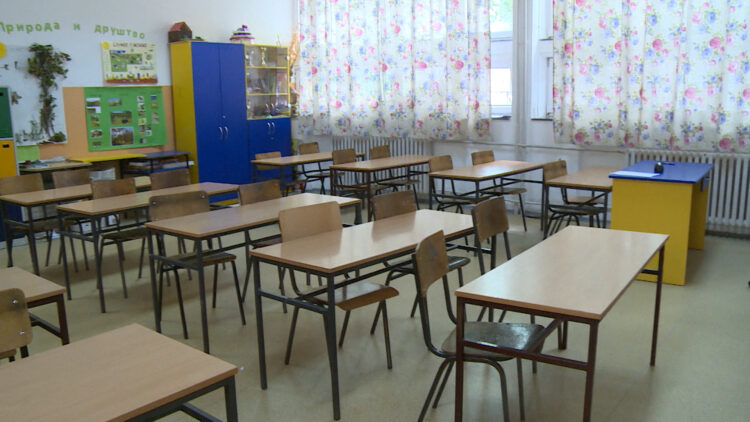 U škole u KS po kombiniranom modelu vraćaju se skoro svi učenici