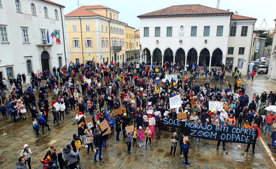 U Sloveniji protesti zbog zatvorenih učionica