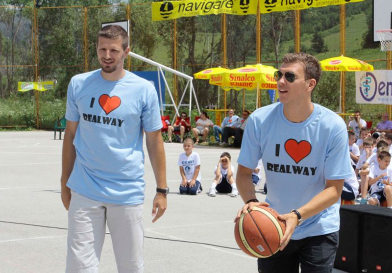 Džeko, Teletović i Udruženje Pomozi.ba pokrenuli akciju "Sportisti za život"