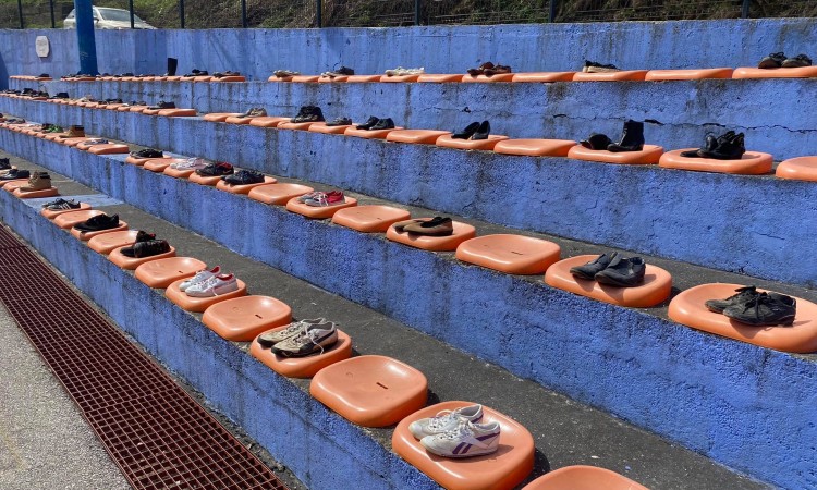 74 para cipela za 74 izgubljena života mladosti Srebrenice