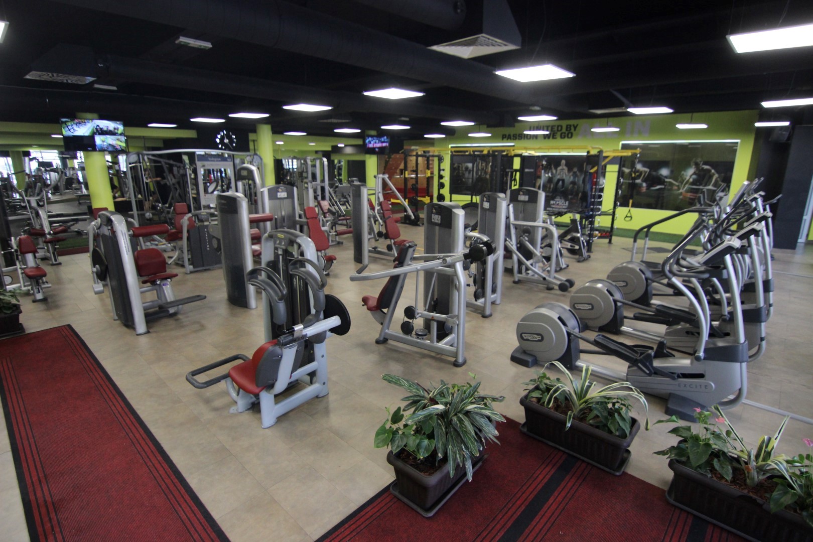 Obustavlja se rad kladionica, bazena, teretana i fitnes centara u KS