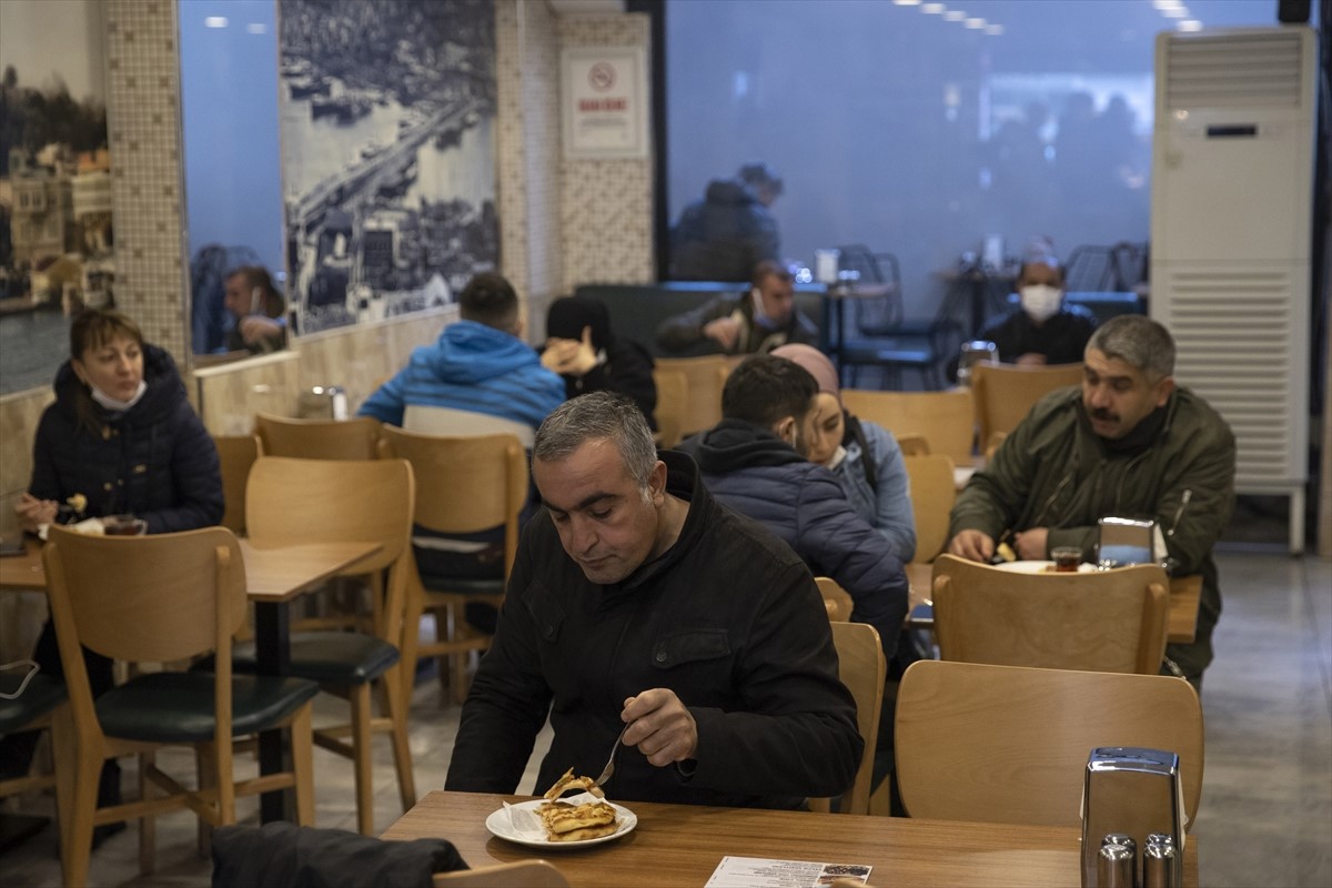 U Turskoj počela kontrolirana normalizacija, restorani primaju goste, đaci se vraćaju u škole