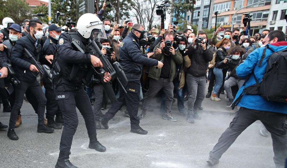 Glas mlade generacije Turaka protiv Erdogana