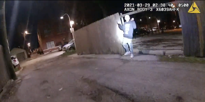 Objavljen snimak trenutka kada je policajac upucao 13-godišnjaka