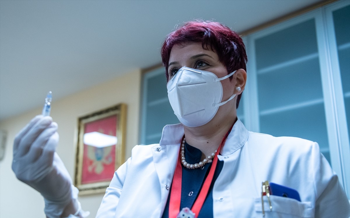 Počela vakcinacija protiv COVID-19 i u Crnoj Gori