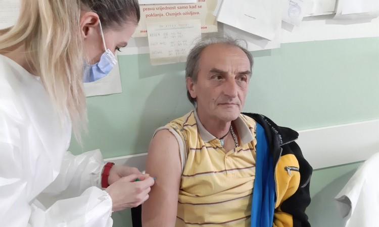 Počela vakcinacija starih osoba u ustanovama zajedničkog stanovanja u ZDK-u