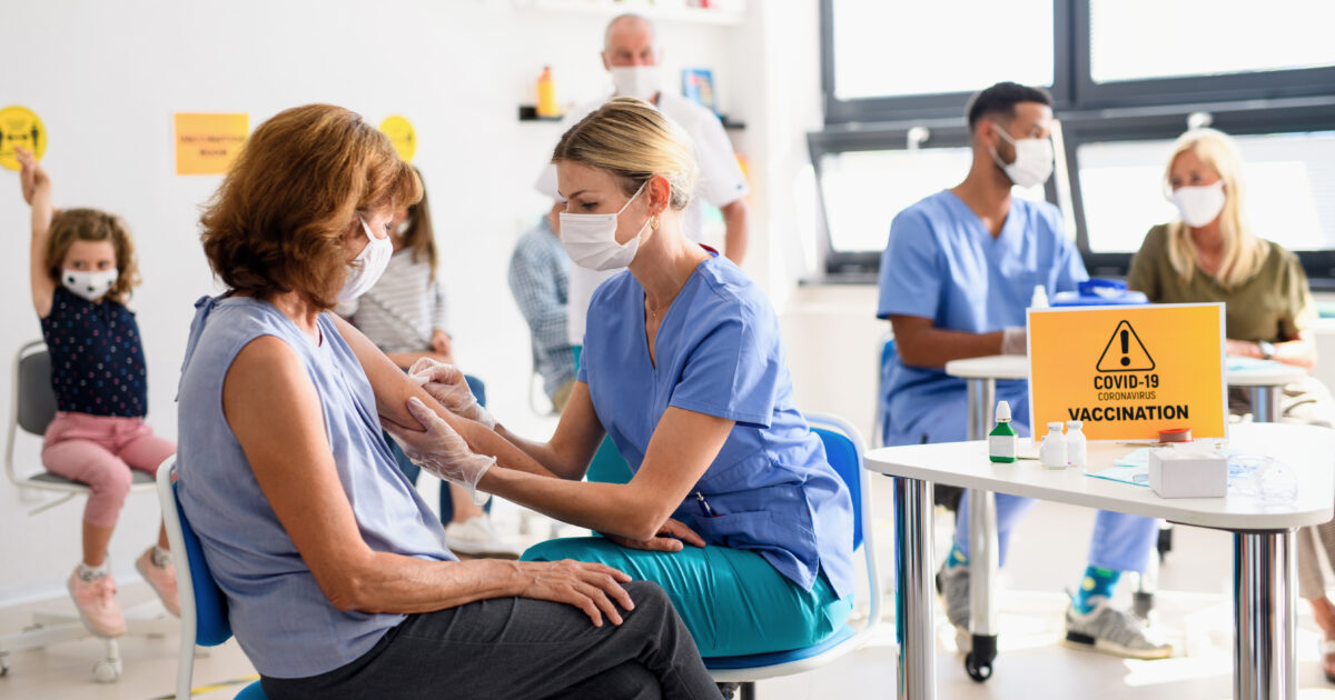 U svijetu više ljudi vakcinisano nego što je zaraženo koronavirusom