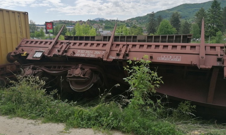 Prevrnuli se vagoni teretnog voza u Vogošći, nema povrijeđenih