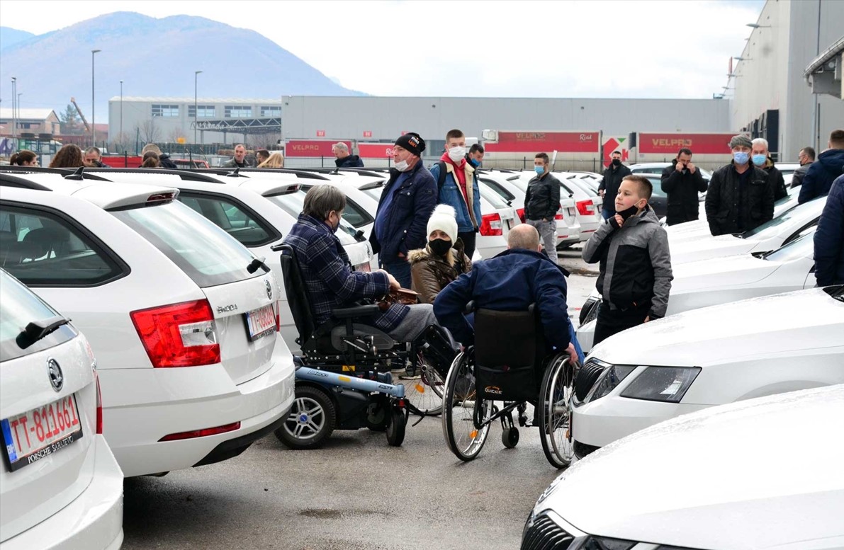 Ratnim vojnim invalidima uručeni ključevi automobila