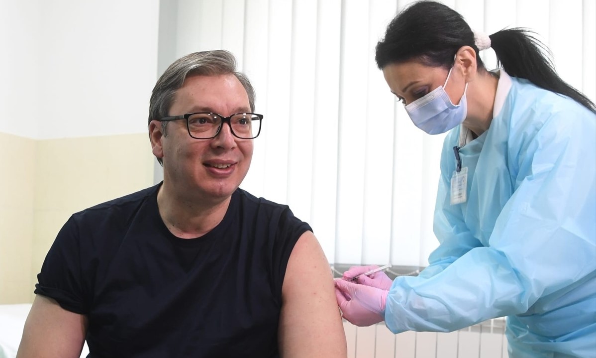 Predsjednik Srbije Aleksandar Vučić primio prvu dozu kineske vakcine