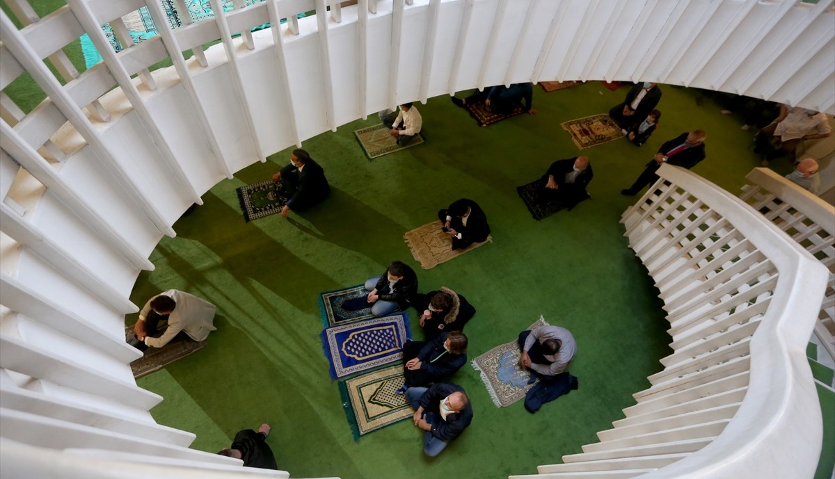 Bajram-namaz u Zagrebu: Osuđujemo napade na muslimane u Al-Aksi