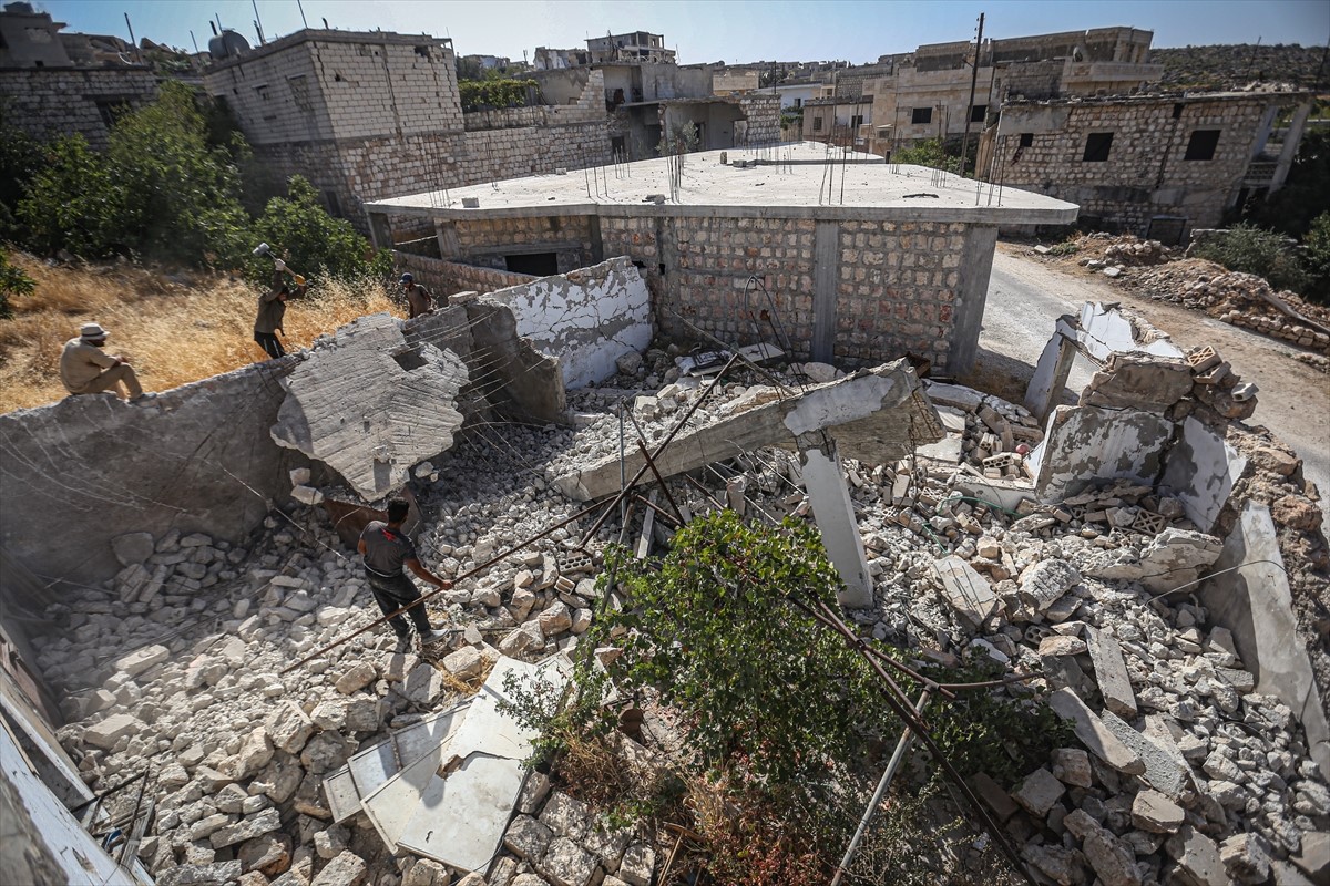 Sirijci preživljavaju sakupljajući željezo na ruševinama vlastitih domova