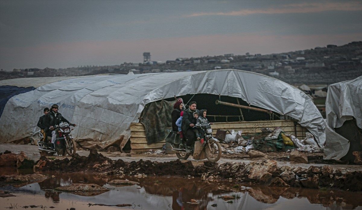 Zima dodatno otežala život Sirijaca u neuslovnim kampovima