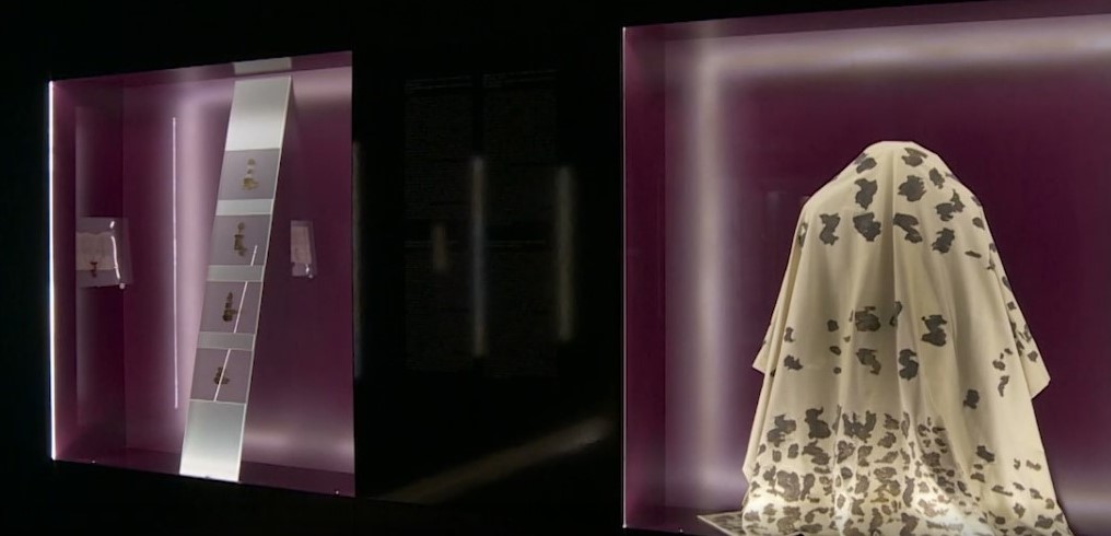 Misterija 650 godina starog plašta sa zlatnim i srebrenim nitima