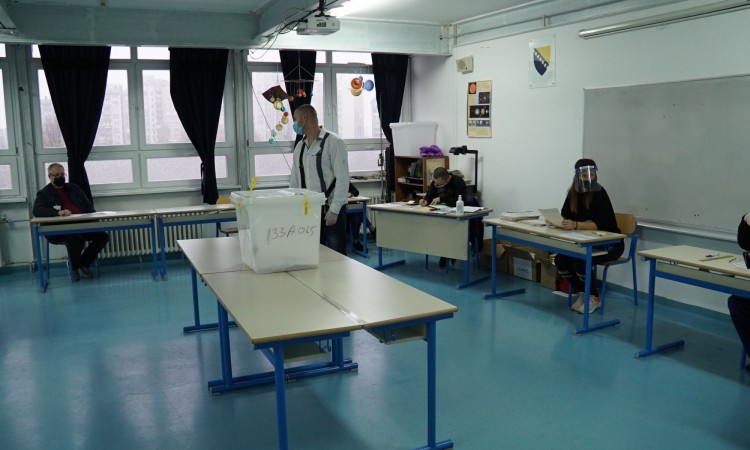 U općini Vogošća izbori počeli pravovremeno i pored prethodnih teškoća