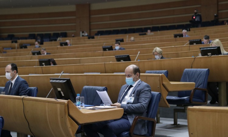 Na sjednici Predstavničkog doma BiH tražili su krivce što još nemamo vakcine