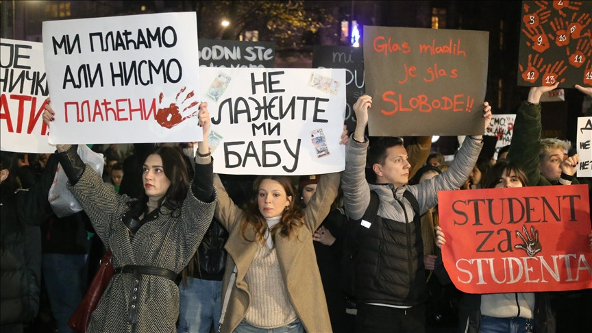Studenti drže u blokadi RTS