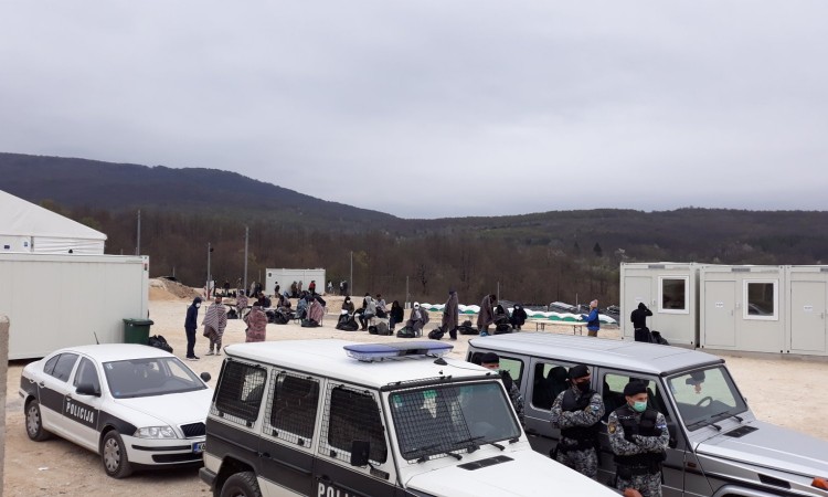 BH novinari: Omogućiti novinarima da neometano izvještavaju o migrantima u USK