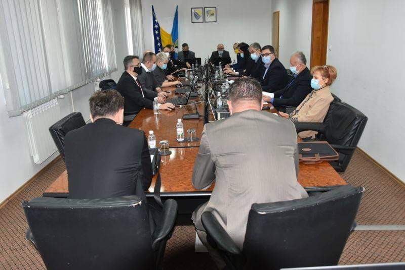 Bez obzira na najavljenu smjenu Vlada TK zapošljava nove kadrove