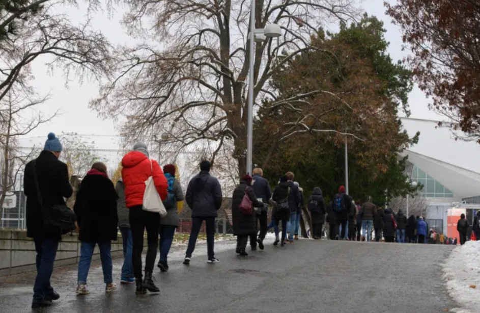 Hiljade Austrijanaca protestirale protiv mjera za suzbiljanje pandemije COVID-19
