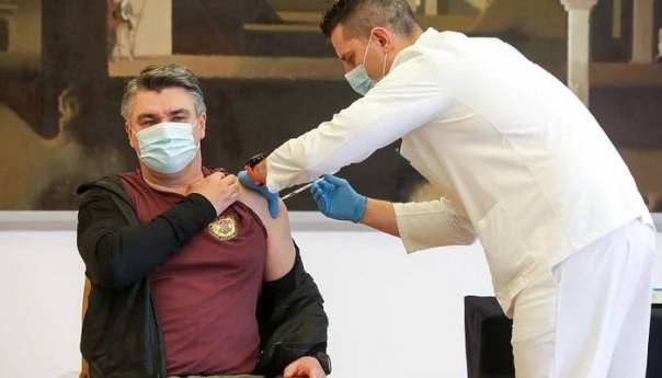 Vakcinu protiv COVID-19 primio i Zoran Milanović