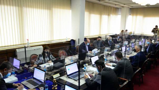 Vlada FBiH zahtijeva od Kriznog štaba da preispita neustavne mjere protiv COVID-19